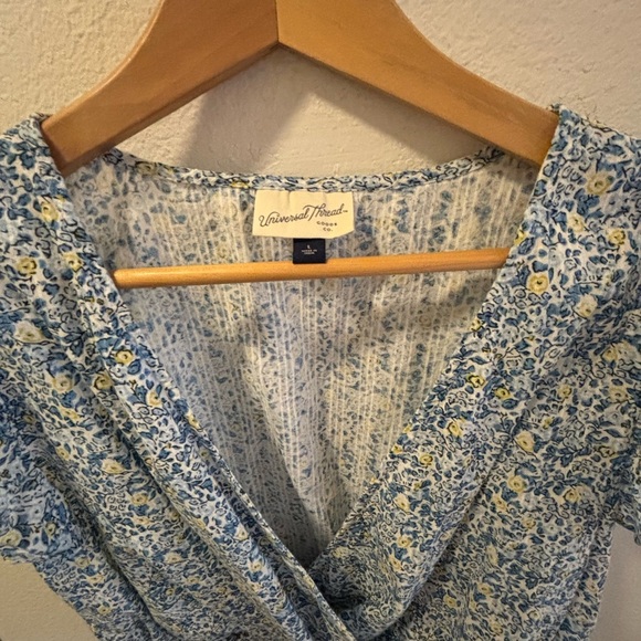 Universal Thread floral cross top - Picture 3 of 4